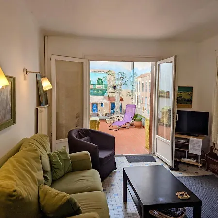 La Maison Jaune *